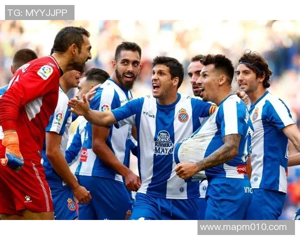 德甲:法兰克福与多特蒙德1-1握手言和,共享积分 德甲:法兰克福与多特蒙德1-1握手言和,共享积分