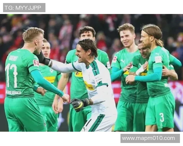 门兴客胜汉堡，德甲保级形势仍不容乐观