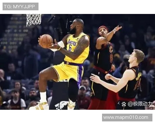 詹姆斯连续三场狂砍30+，湖人豪取胜利创纪录